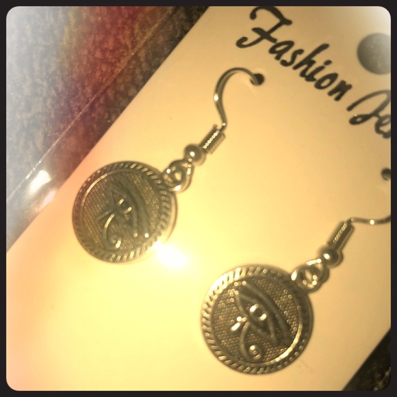 Eye of Horus Earrings 👁 - Picture 2 of 7